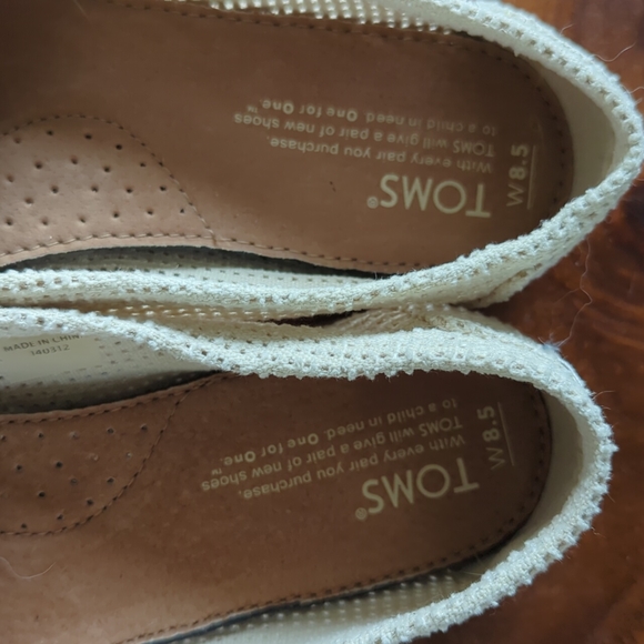 Beige burlap 8.5 Toms - unworn! - Picture 4 of 4